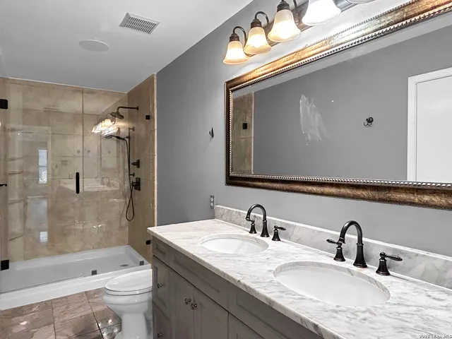 $2,400 | 13303 Galicia, Universal City, TX 78148