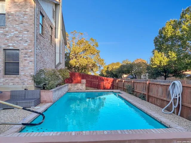 $2,400 | 13303 Galicia, Universal City, TX 78148