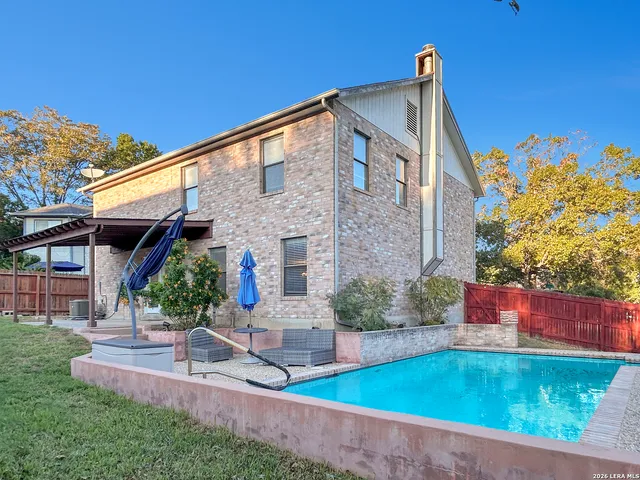 $2,400 | 13303 Galicia, Universal City, TX 78148