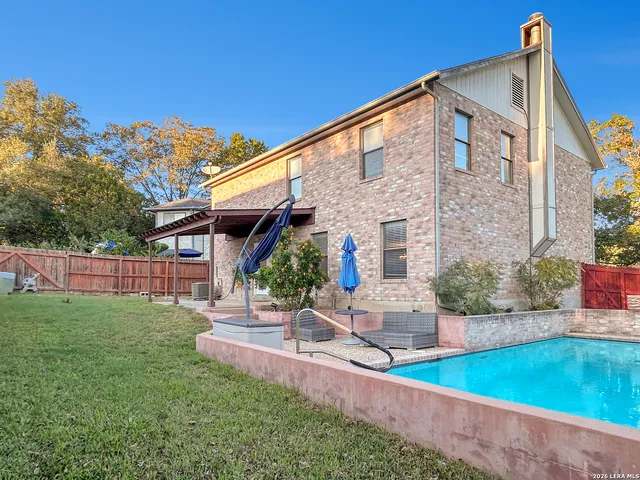 $2,400 | 13303 Galicia, Universal City, TX 78148