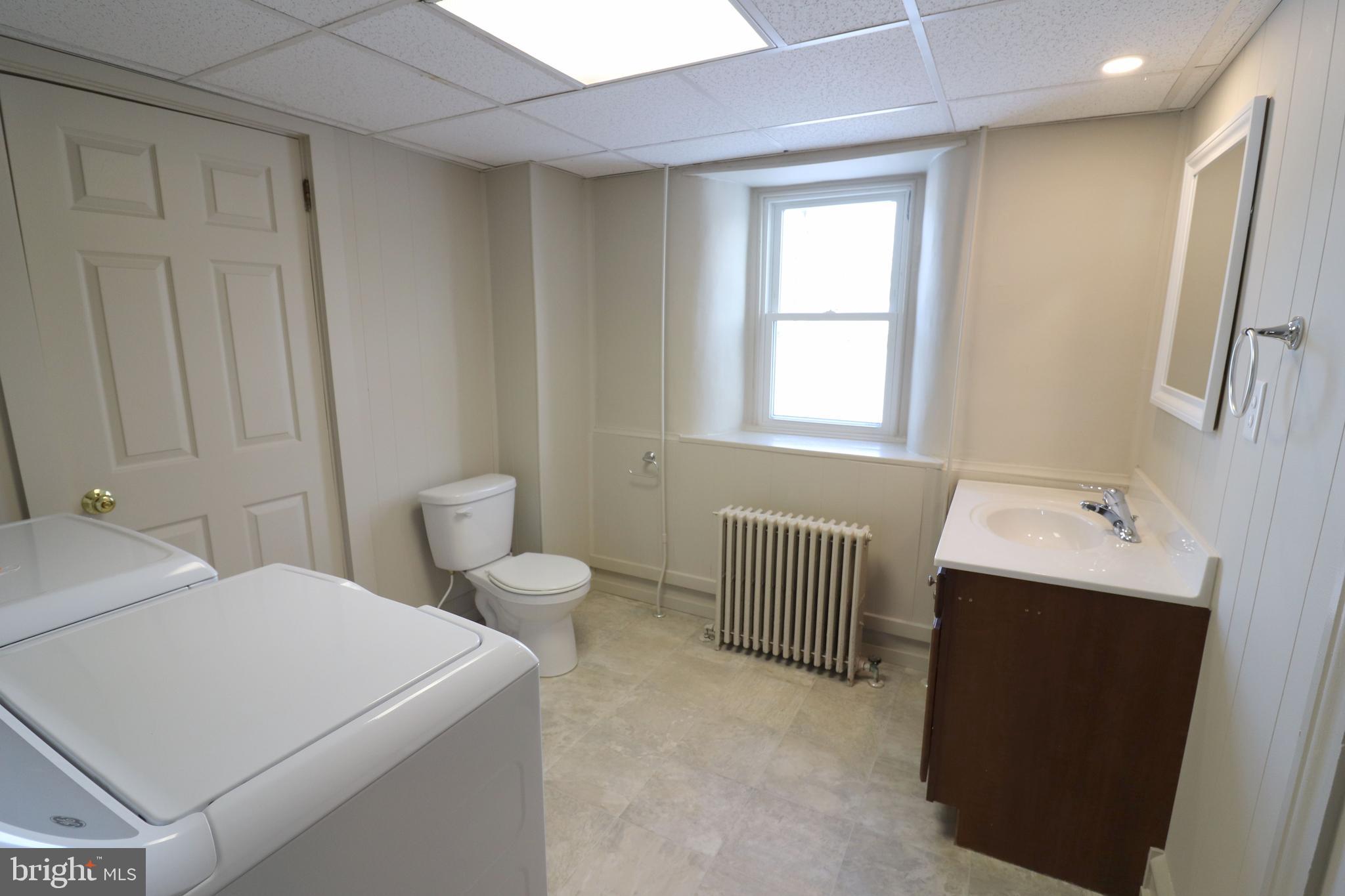 985 South Ridge Road Denver, PA 17517 - Photo 18 of 36 a bathroom with a toilet sink and mirror