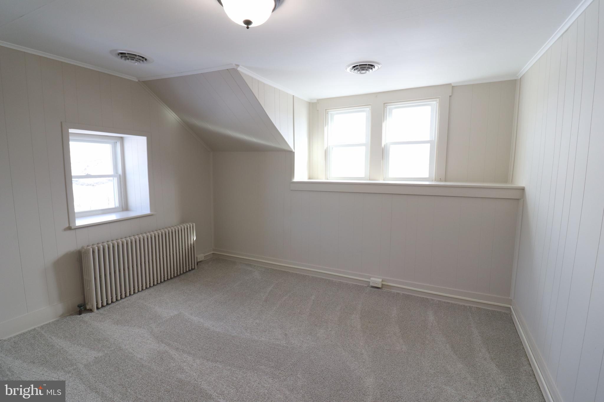 985 South Ridge Road Denver, PA 17517 - Photo 19 of 36 an empty room with windows
