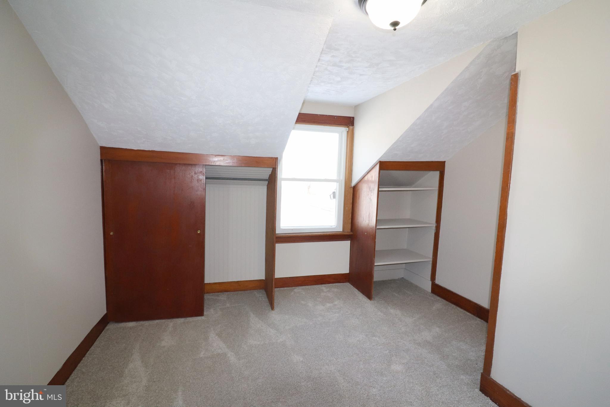 985 South Ridge Road Denver, PA 17517 - Photo 24 of 36 an empty room with windows