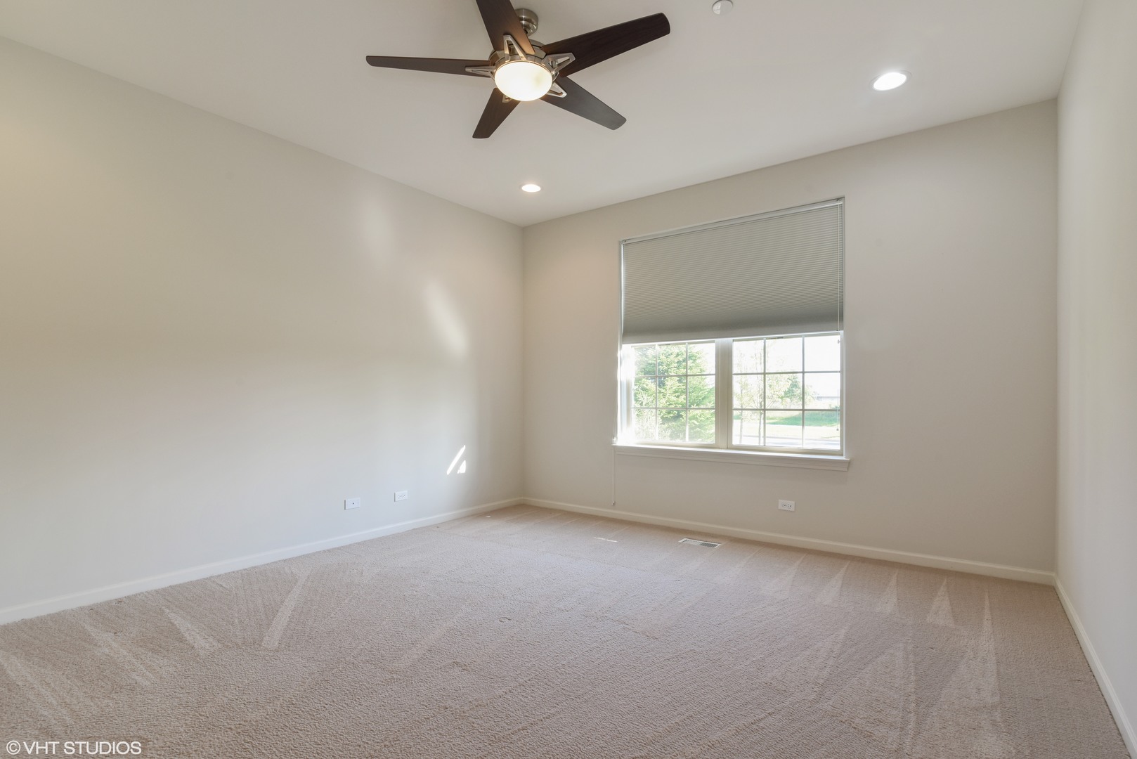 1950 Shermer Road Glenview, IL 60026 - Photo 7 of 10 en empty room with windows and ceiling fan