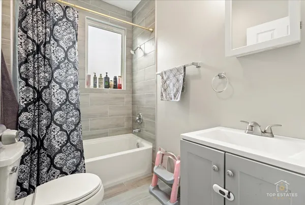 $1,199,900 | 1542 Victoria Avenue, North Chicago, IL 60064