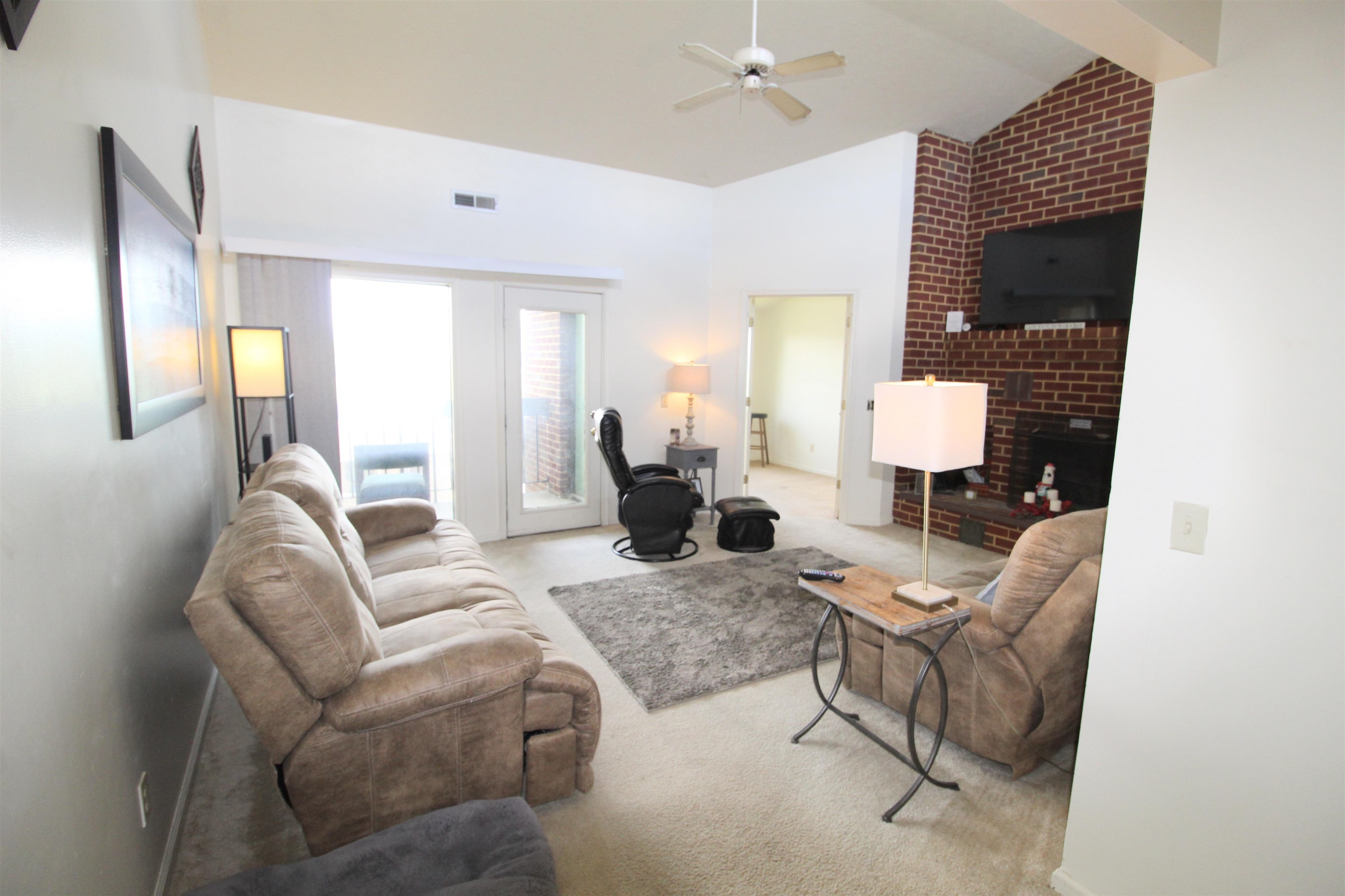 1116 Blue Ridge Drive, Unit 10 Harrisonburg, VA 22802 - Photo 2 of 20 a living room with furniture
