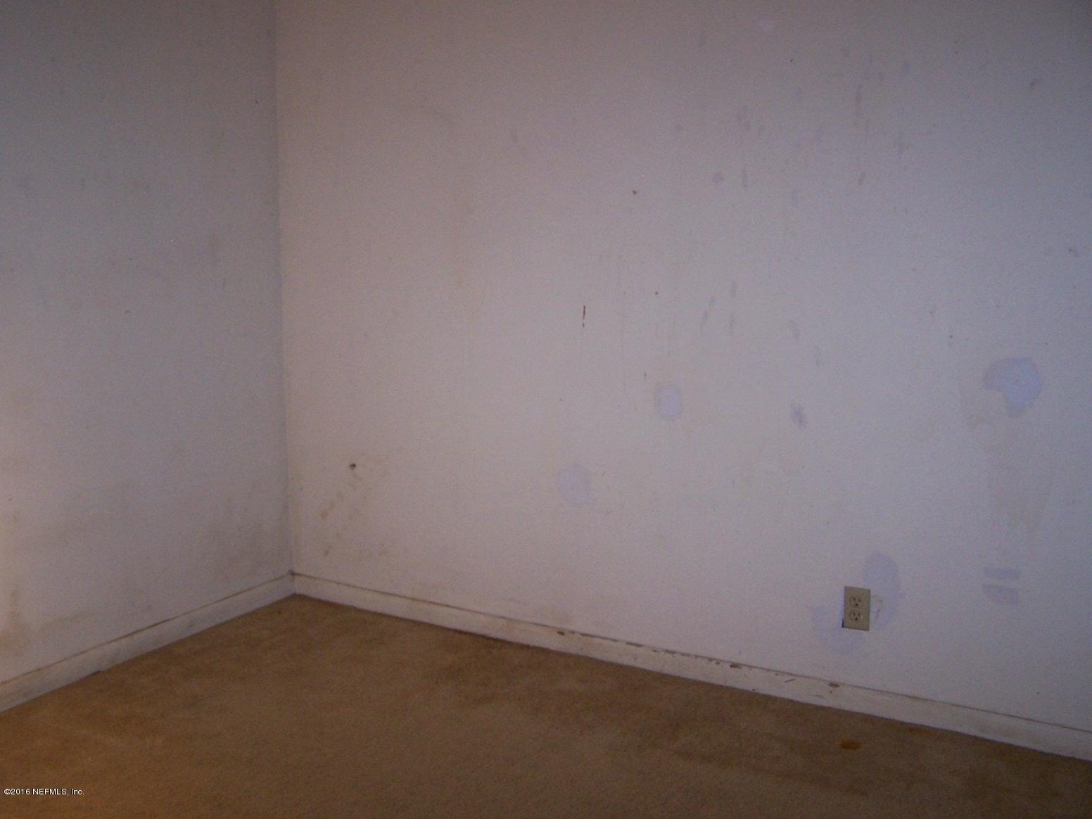 4190 Pine Road Orange Park, FL 32065 - Photo 8 of 11 a room that has a white wall