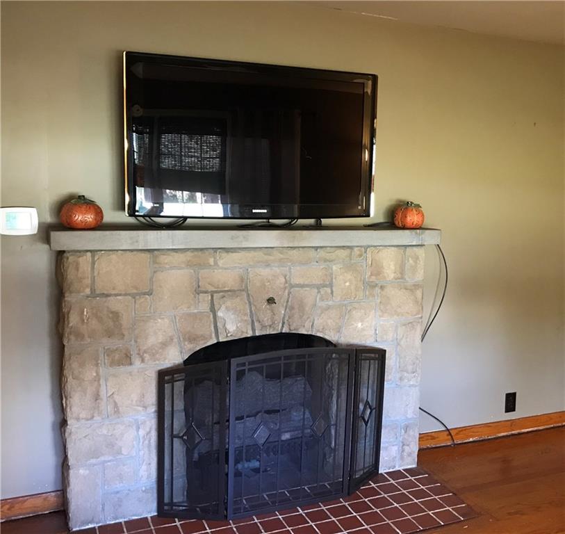 366 Saxonburg Road Butler, PA 16002 - Photo 5 of 19 DECORATIVE STONE FIREPLACE
