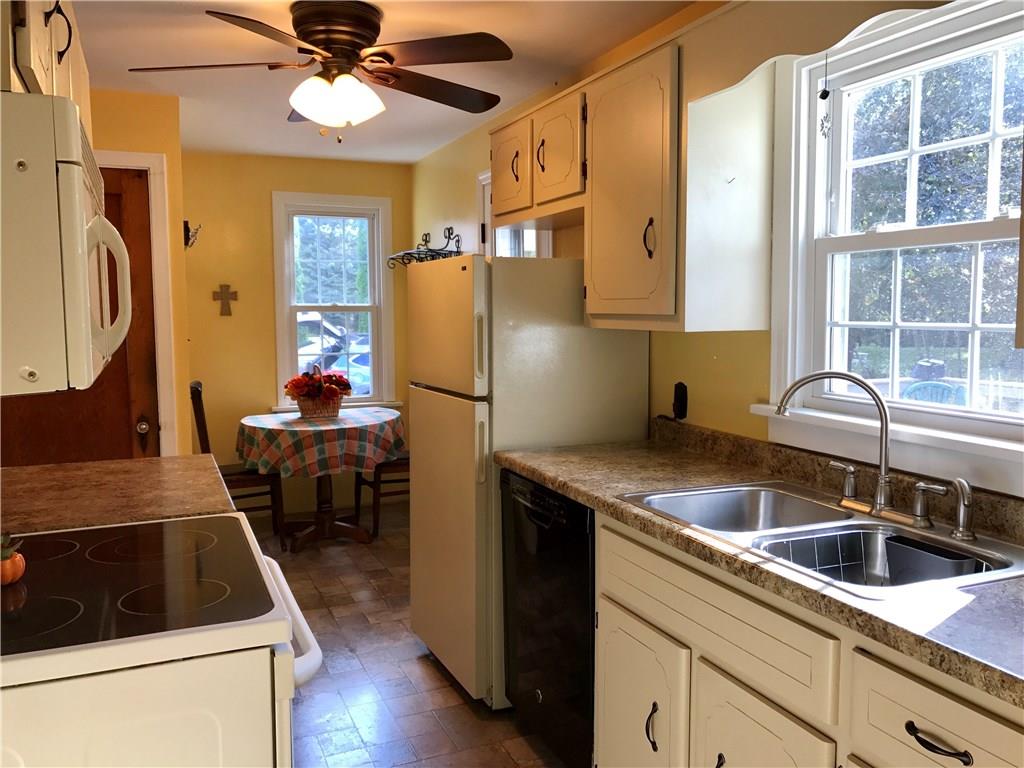 366 Saxonburg Road Butler, PA 16002 - Photo 6 of 19 KITCHEN WITH BREAKFAST NOOK