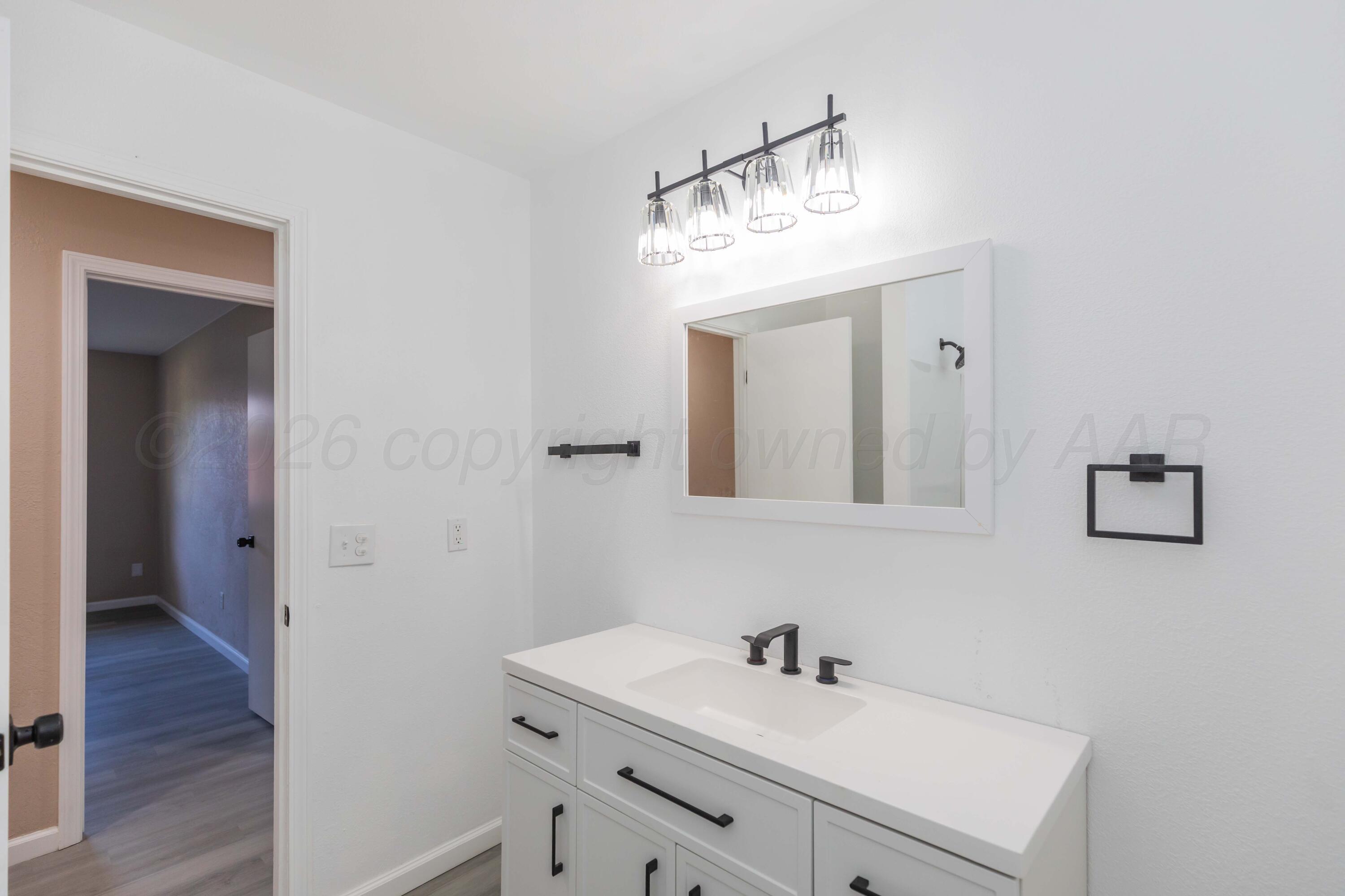 4407 Kingston Road Amarillo, TX 79109 - Photo 19 of 24 BATHROOM 2 VIEW 2