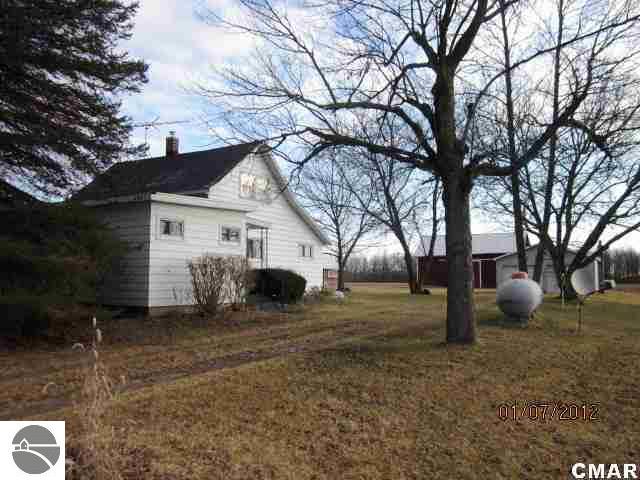 4061 Southwest County Line Road Sumner, MI 48889 - Photo 20 of 20 1771389-19.JPG