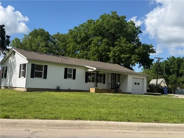 $134,000 | 902 West 1st Street, Coffeyville, KS 67337