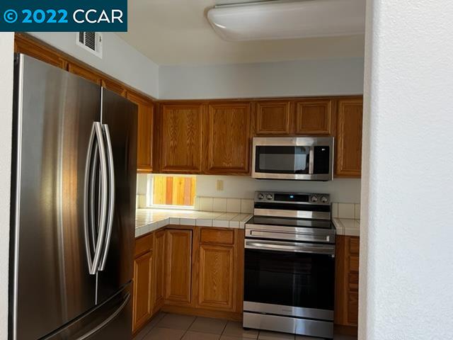 1136 Vista Pointe Circle San Ramon, CA 94583 - Photo 6 of 26 a kitchen with stainless steel appliances granite countertop a refrigerator stove and microwave