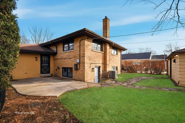 $749,000 | 9412 Kilbourn Avenue, Skokie, IL 60076