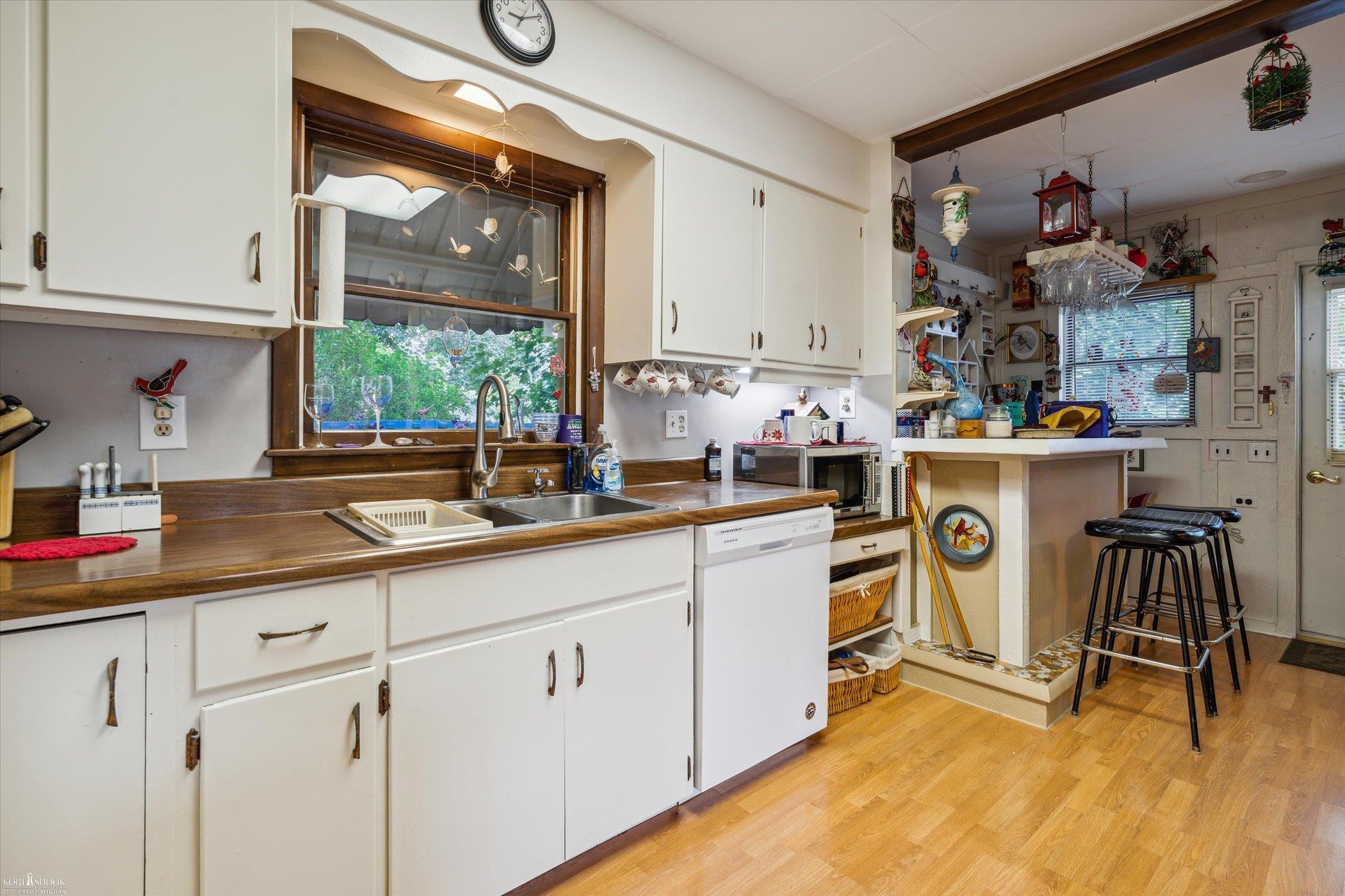 316 West Ridge Street Owosso, MI 48867 - Photo 9 of 29 50122091-8.JPG