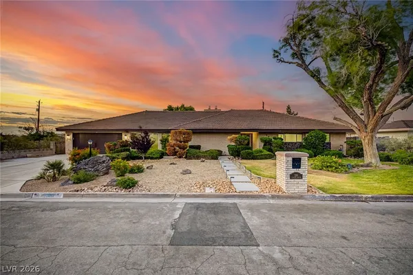 $975,000 | 236 East Country Club Drive, Henderson, NV 89015