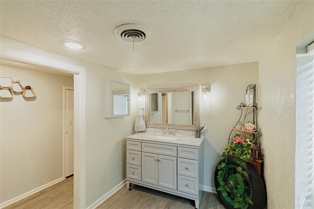 1103 East Old Chico Road Decatur, TX 76234 - Photo 4 of 21