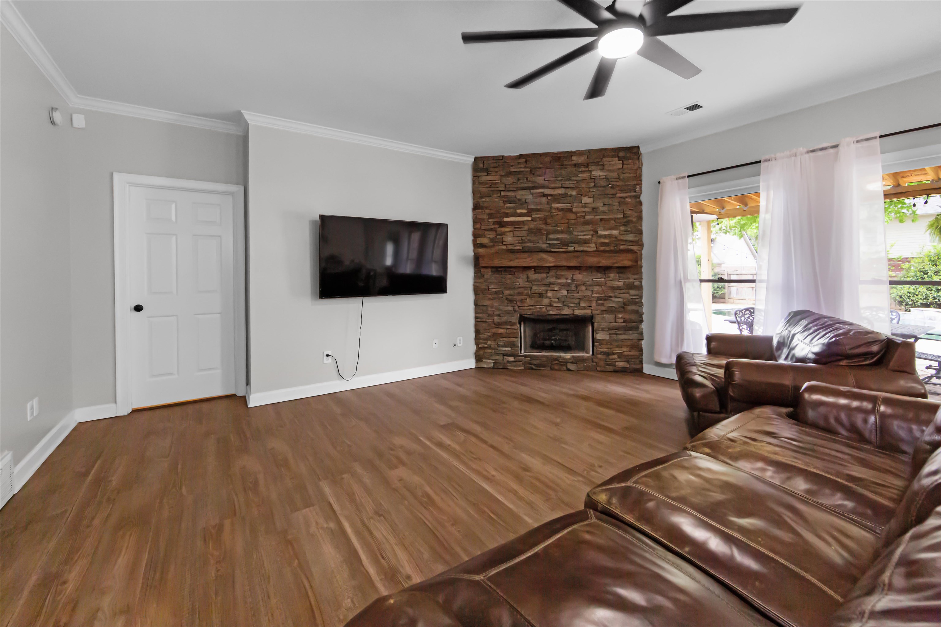 1331 Wahkin Road Collierville, TN 38017 - Photo 11 of 25 a living room with furniture and a flat screen tv