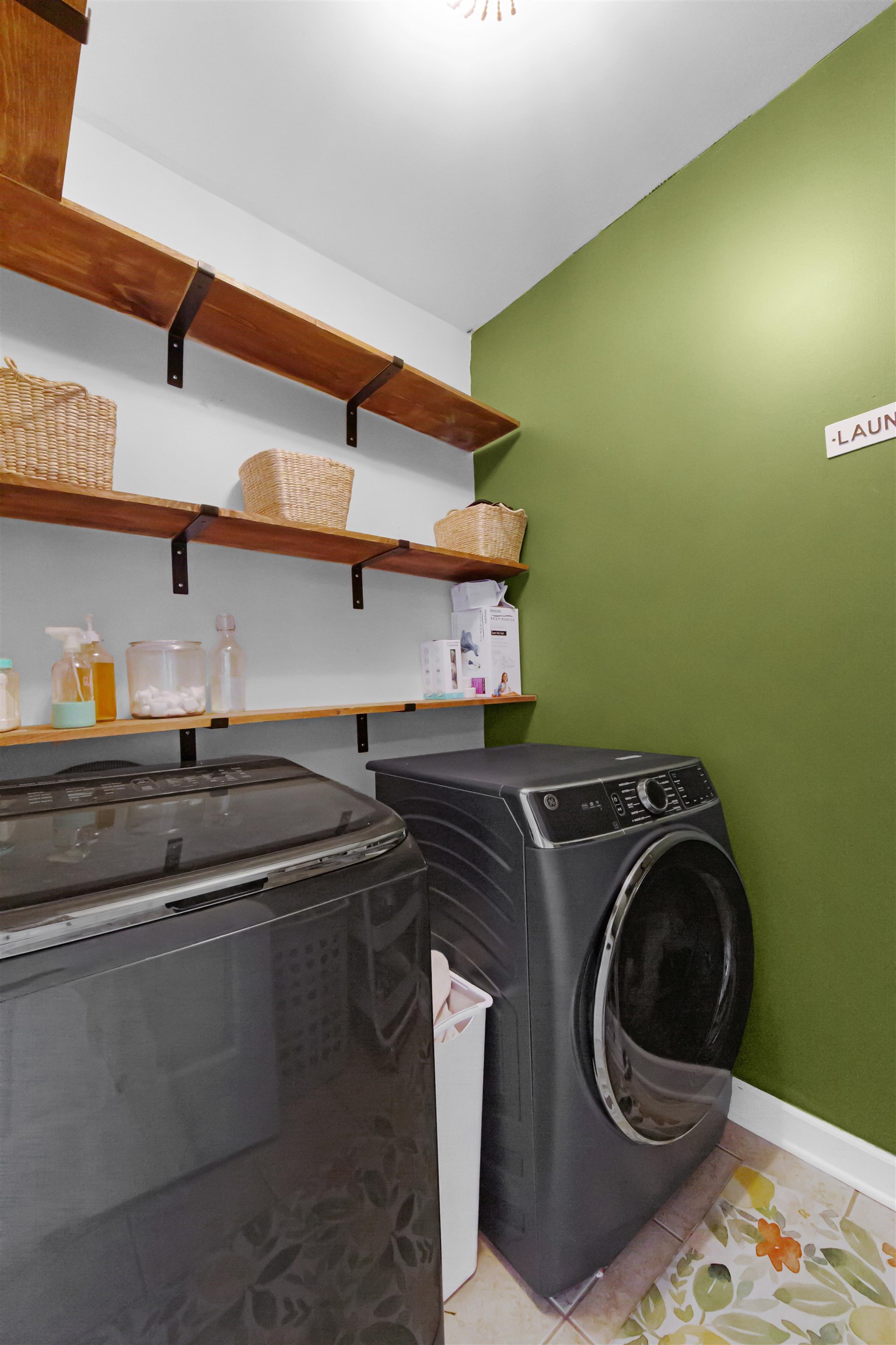 1331 Wahkin Road Collierville, TN 38017 - Photo 15 of 25 a utility room with dryer and washer