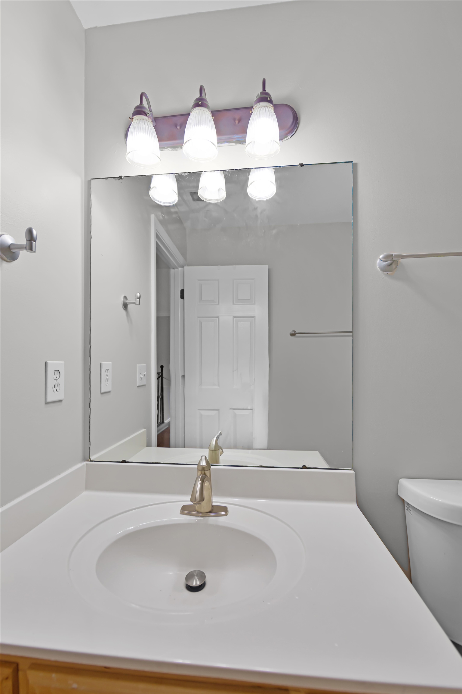 1331 Wahkin Road Collierville, TN 38017 - Photo 19 of 25 a bathroom with a sink and mirror