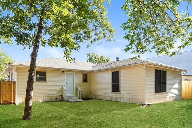 $1,635 | 102 Barton Street, Crandall, TX 75114