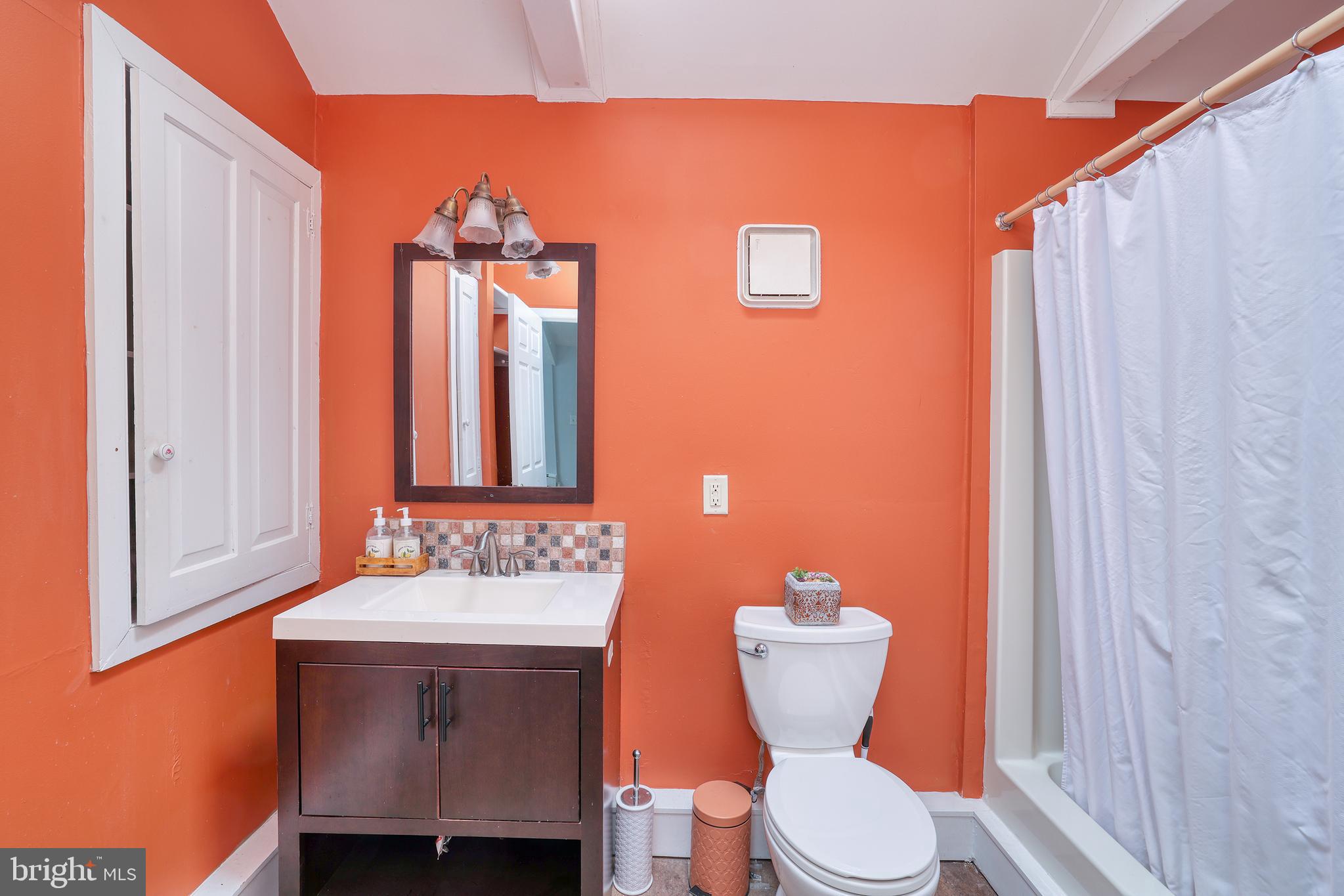 5496 York Rd., Unit CARRIAGE Doylestown, PA 18902 - Photo 22 of 34 Main Bathroom With Tub/Shower