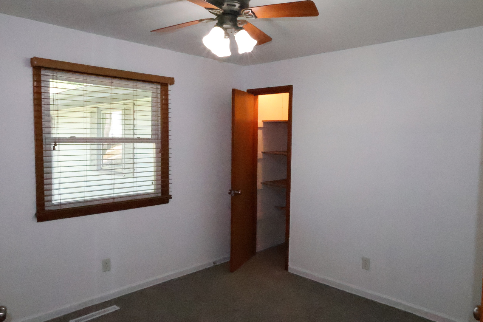 2951 Lowe Road Kankakee, IL 60901 - Photo 5 of 21 Gallery Image 5