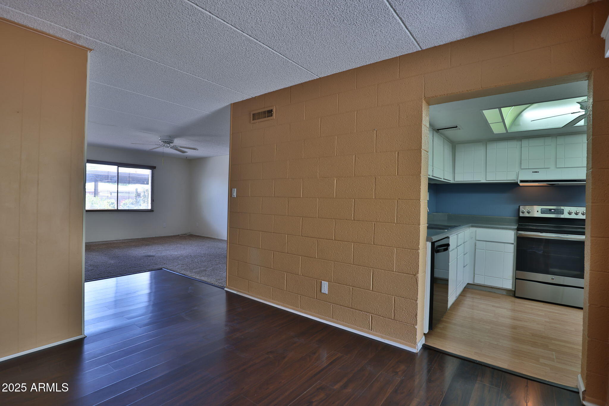 4201 East Camelback Road, Unit 25 Phoenix, AZ 85018 - Photo 5 of 25 Dining 2