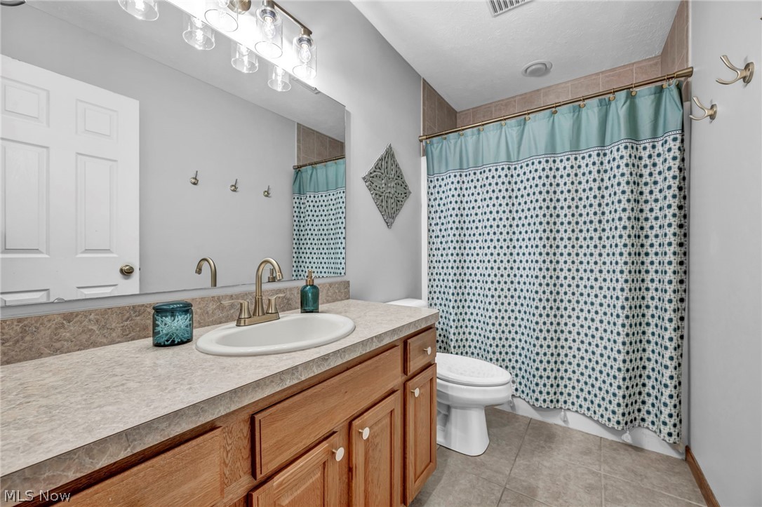 14353 Radcliffe Road Chardon, OH 44024 - Photo 36 of 50 2nd floor bath