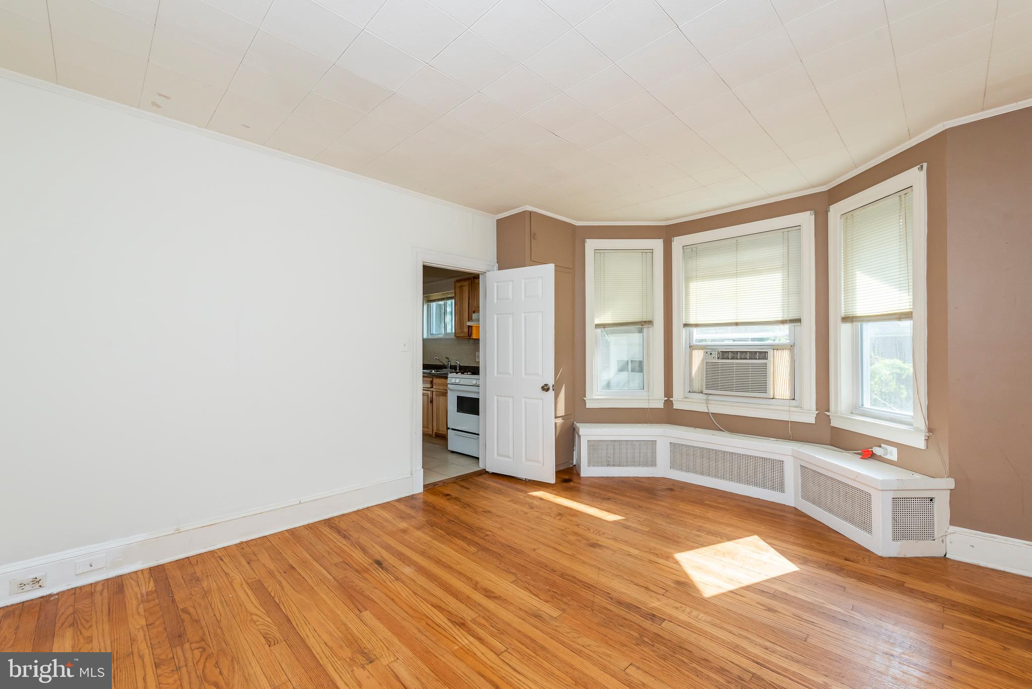 811 Dorchester Road Baltimore, MD 21229 - Photo 15 of 45 an empty room with wooden floor and windows