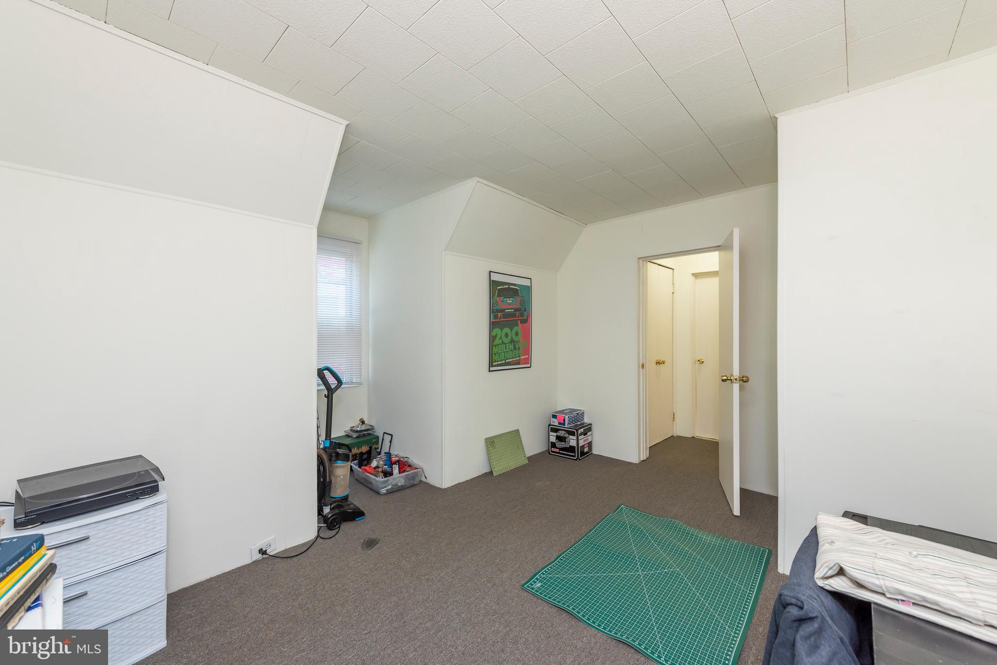 811 Dorchester Road Baltimore, MD 21229 - Photo 28 of 45 a bed room with a bed and a window