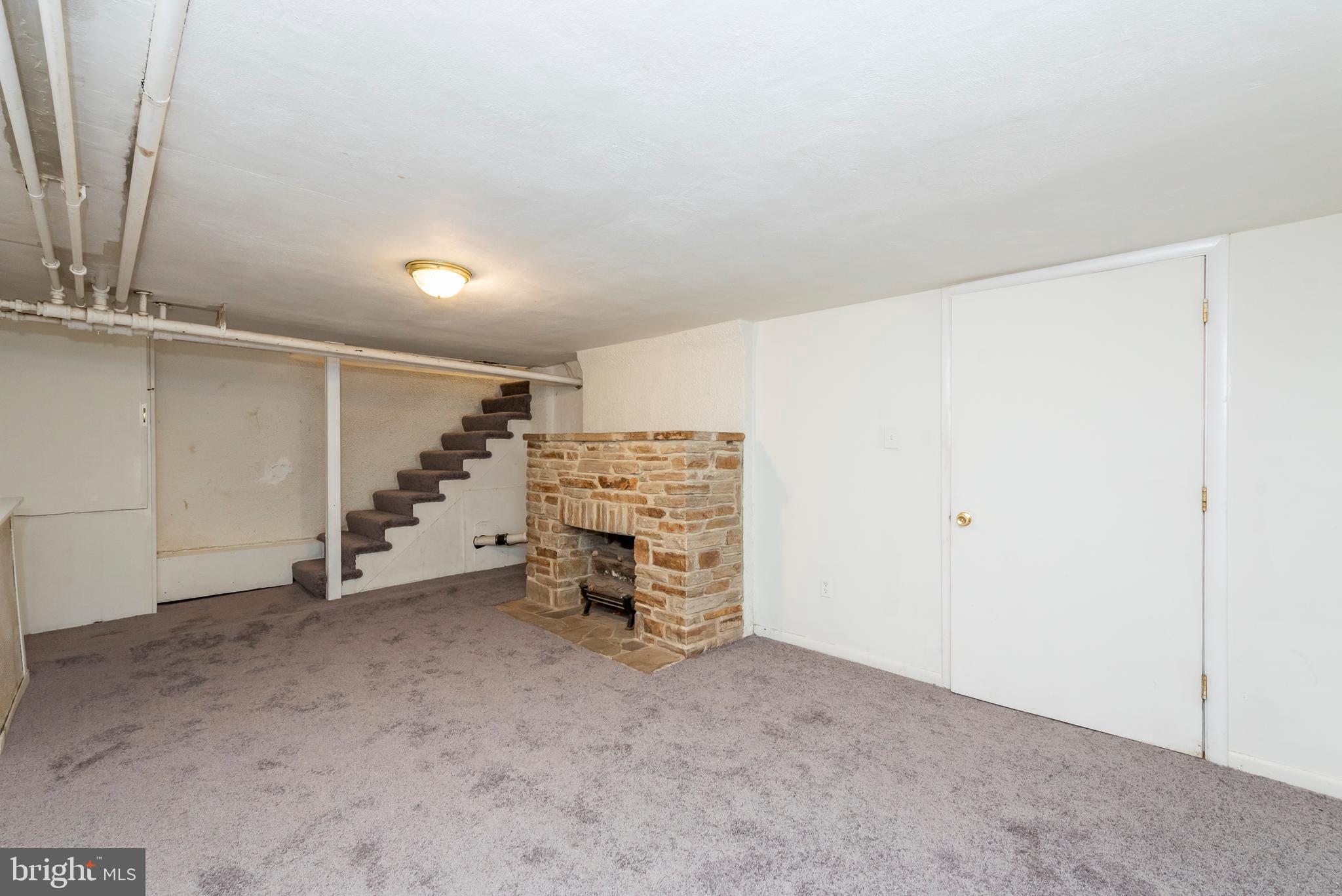 811 Dorchester Road Baltimore, MD 21229 - Photo 35 of 45 a view of livingroom with furniture