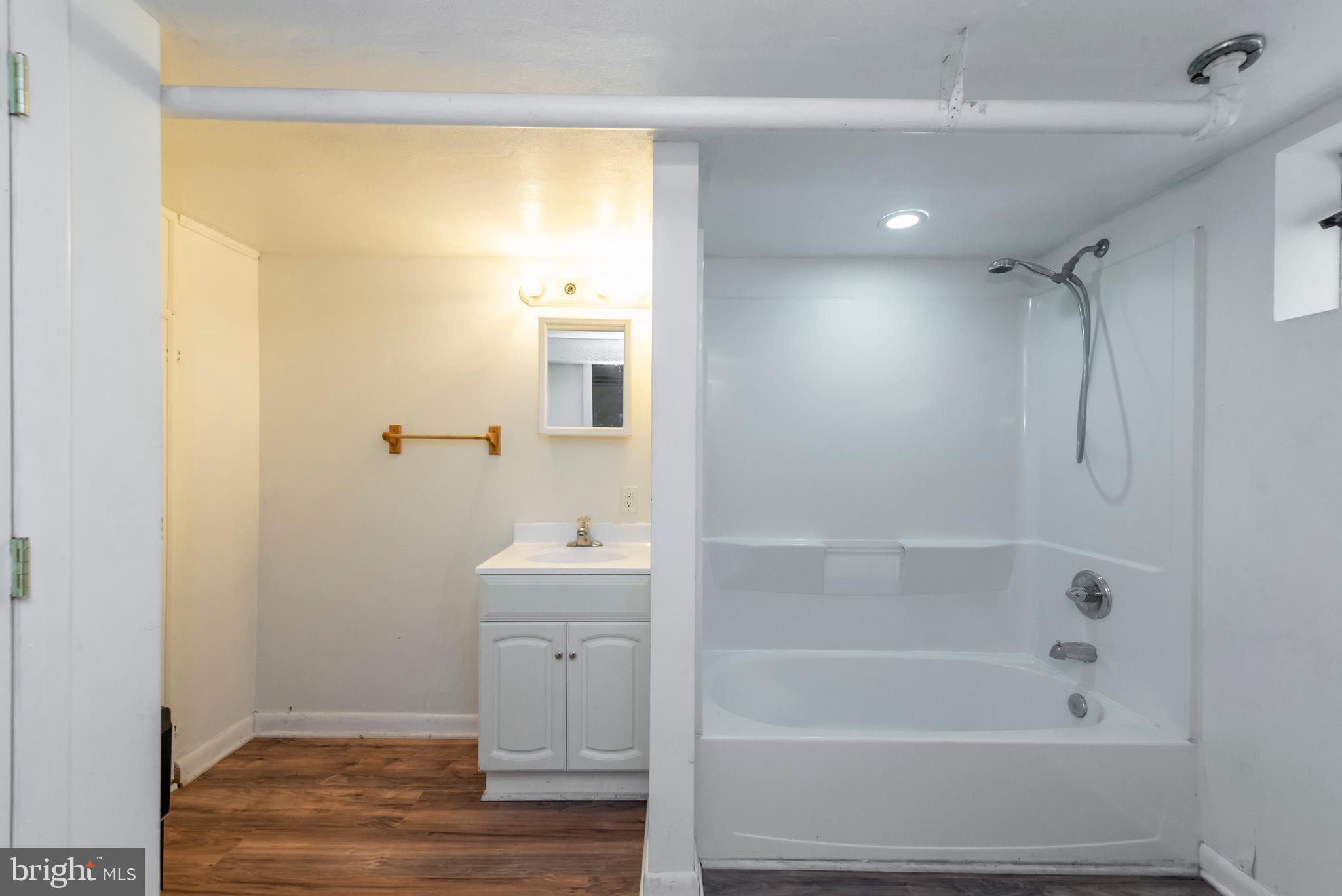 811 Dorchester Road Baltimore, MD 21229 - Photo 39 of 45 a bathroom with a bathtub and shower