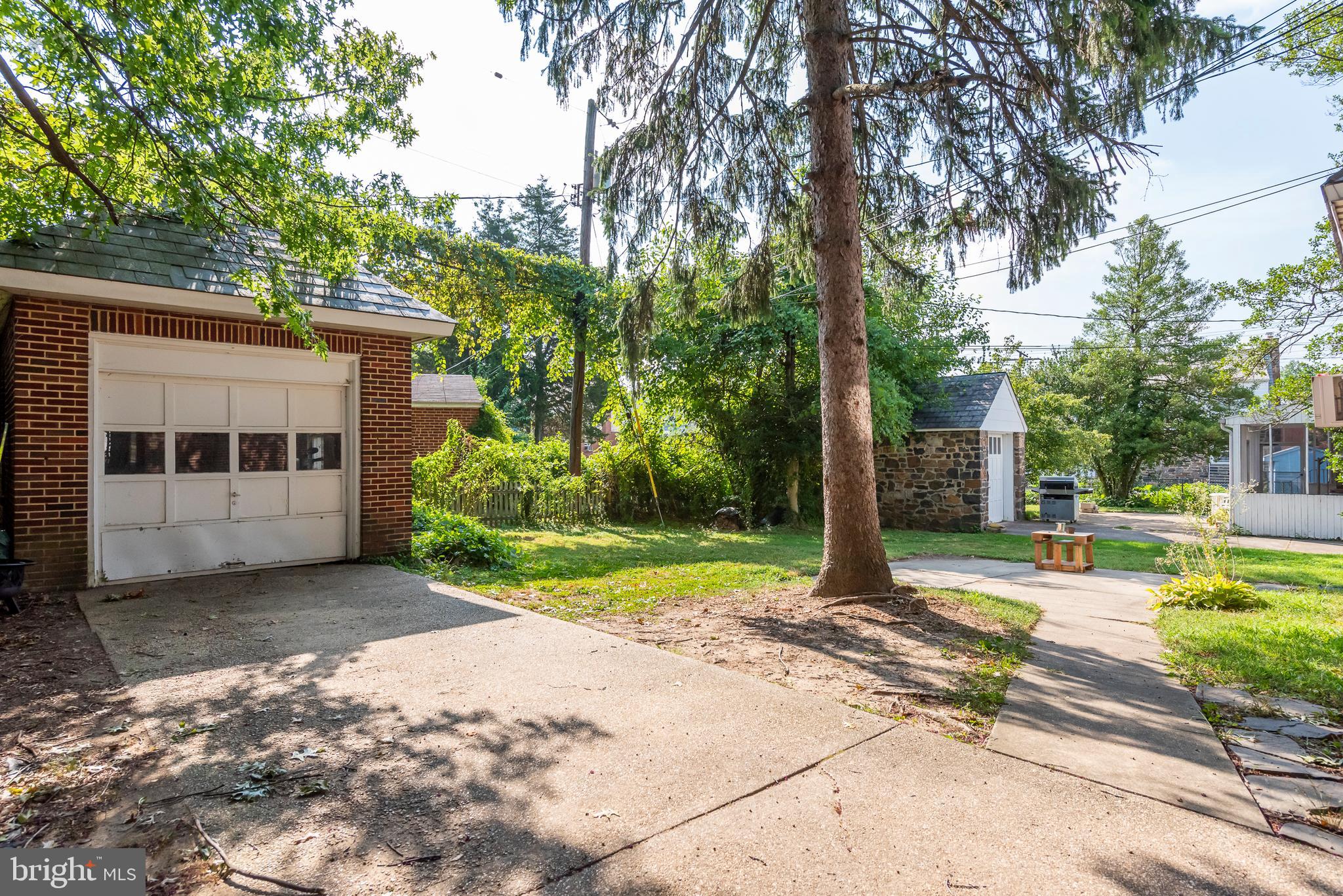811 Dorchester Road Baltimore, MD 21229 - Photo 45 of 45 a view of a house with a yard