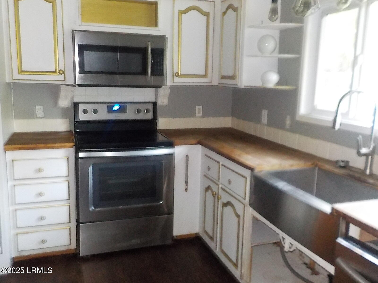 137 Windsor Road Beaufort, SC 29906 - Photo 3 of 15 DSCN0715