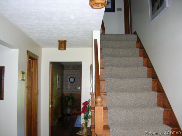 8102 Spring Hill Farm Road East Gloucester, VA 23061 - Photo 4 of 31