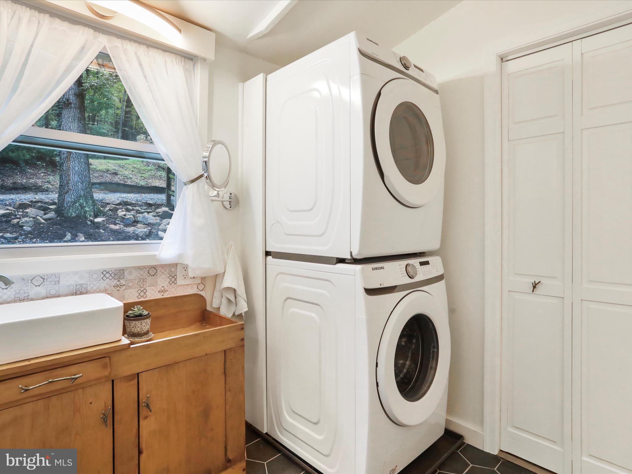 570 Cedar Road Strasburg, VA 22657 - Photo 18 of 47 a utility room with dryer and washer