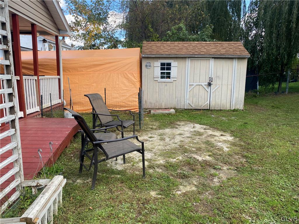 118 East Ruddle Street Coaldale, PA 18218 - Photo 11 of 42 a backyard of a house with table and chairs