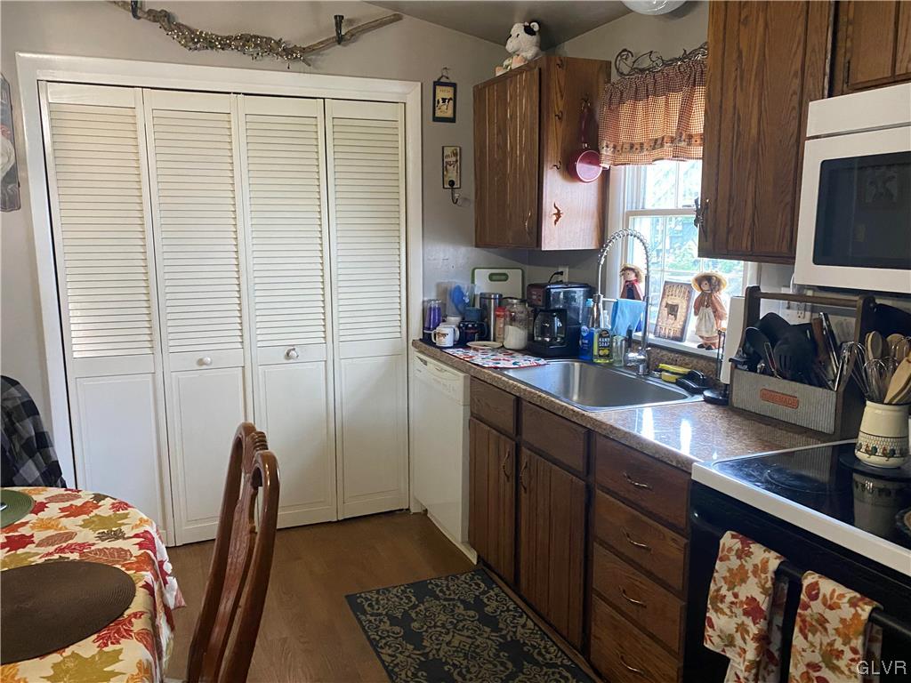 118 East Ruddle Street Coaldale, PA 18218 - Photo 20 of 42 a kitchen with stainless steel appliances granite countertop a sink stove and cabinets