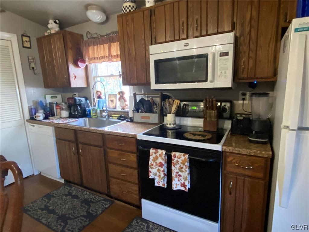 118 East Ruddle Street Coaldale, PA 18218 - Photo 21 of 42 a kitchen with a sink stove and microwave