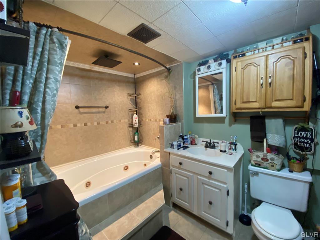 118 East Ruddle Street Coaldale, PA 18218 - Photo 24 of 42 a bathroom with a sink a toilet and bathtub