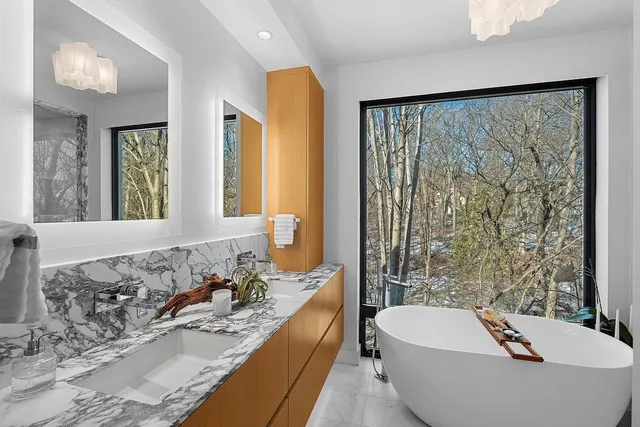 $2,350,000 | 2080 Greenleaf Road, De Pere, WI 54115