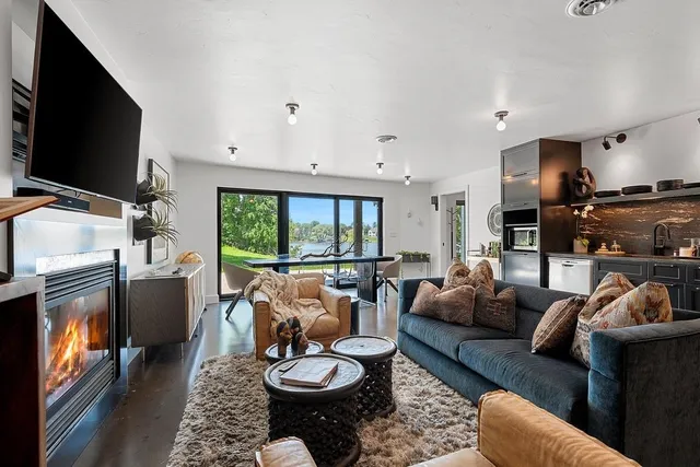 $2,350,000 | 2080 Greenleaf Road, De Pere, WI 54115