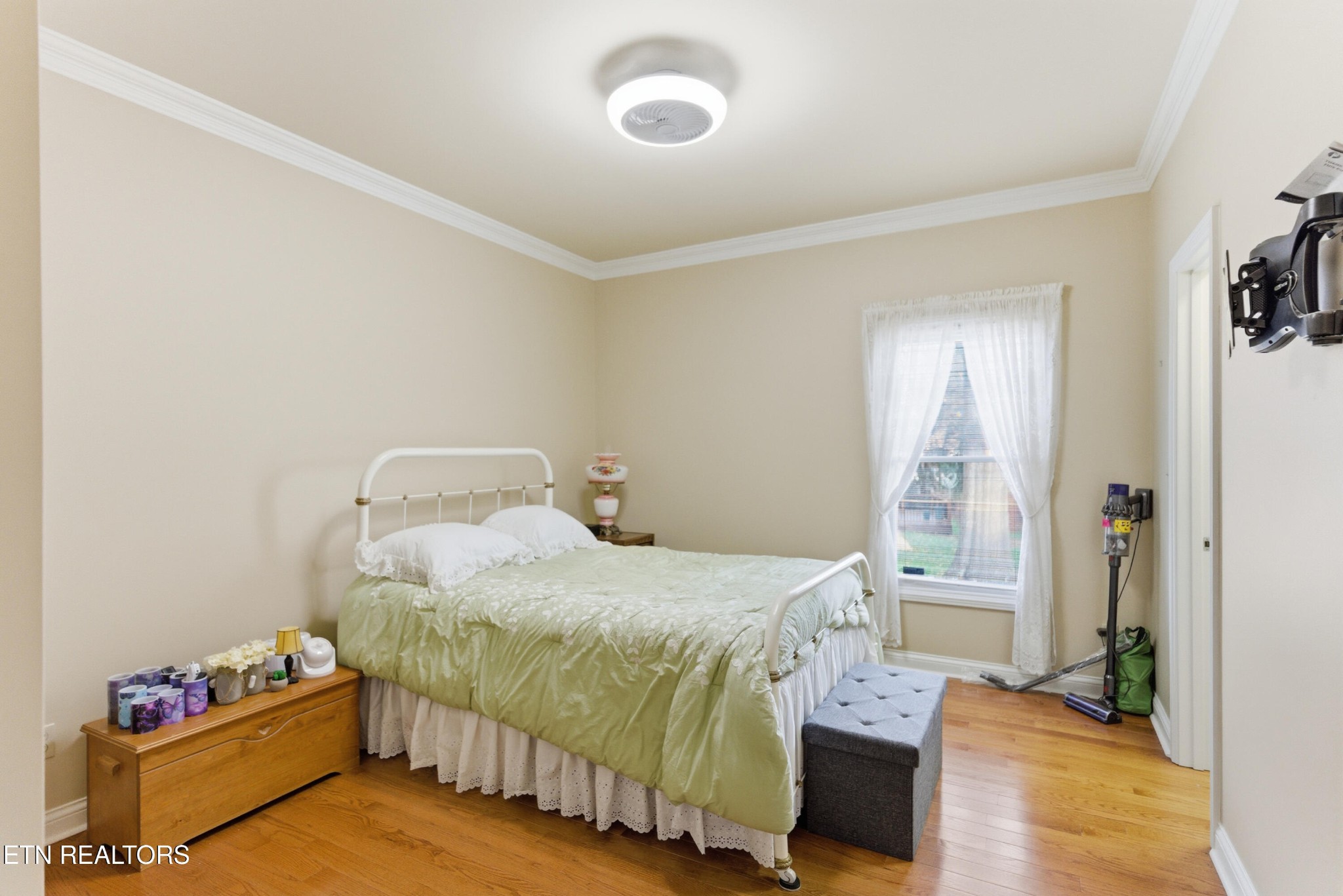 92 North Claymore Lane Oak Ridge, TN 37830 - Photo 12 of 32 a bedroom with a bed and a window