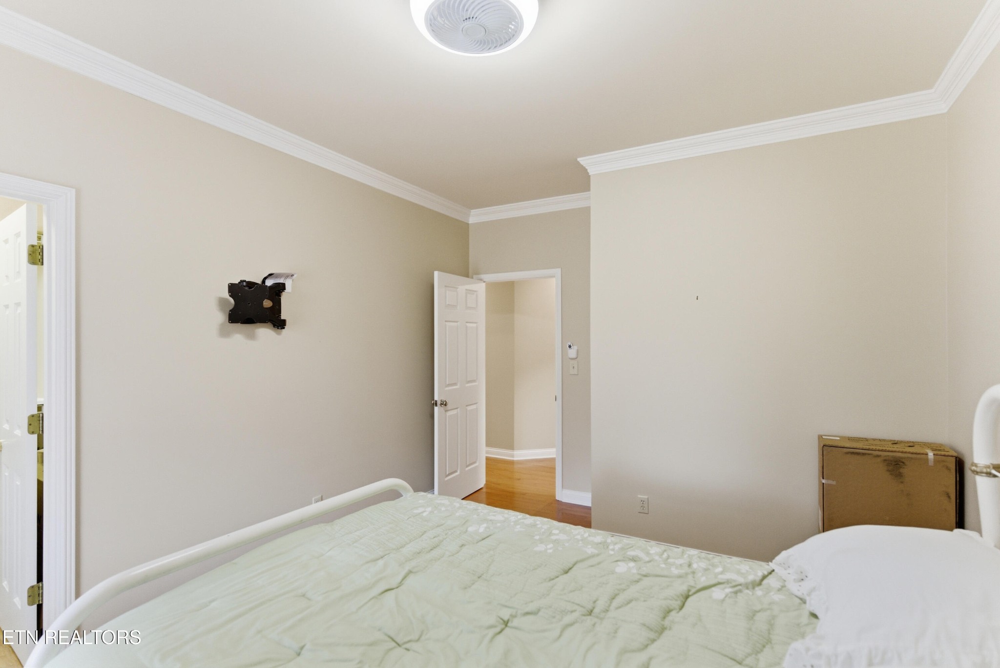 92 North Claymore Lane Oak Ridge, TN 37830 - Photo 13 of 32 a bedroom with a bed and a wall painting