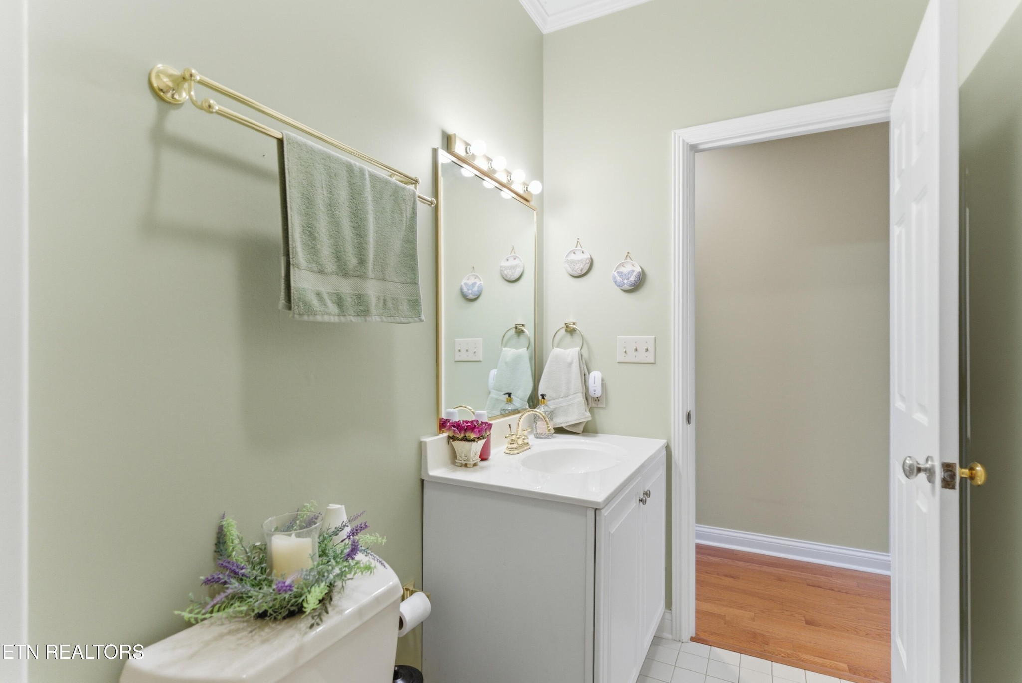 92 North Claymore Lane Oak Ridge, TN 37830 - Photo 18 of 32 a bathroom with a sink mirror and vanity