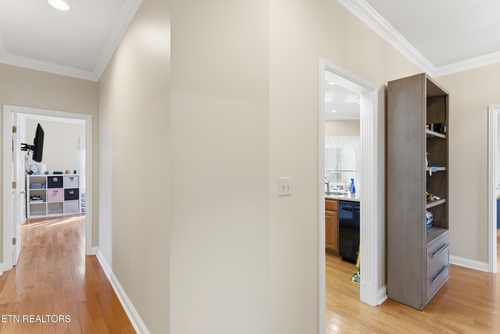 92 North Claymore Lane Oak Ridge, TN 37830 - Photo 23 of 32 a view of a kitchen from the hallway