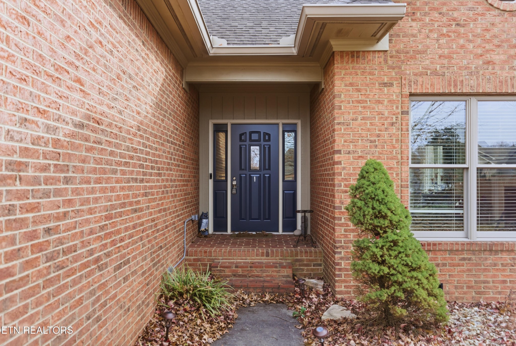 92 North Claymore Lane Oak Ridge, TN 37830 - Photo 3 of 32 a front view of a house with a yard