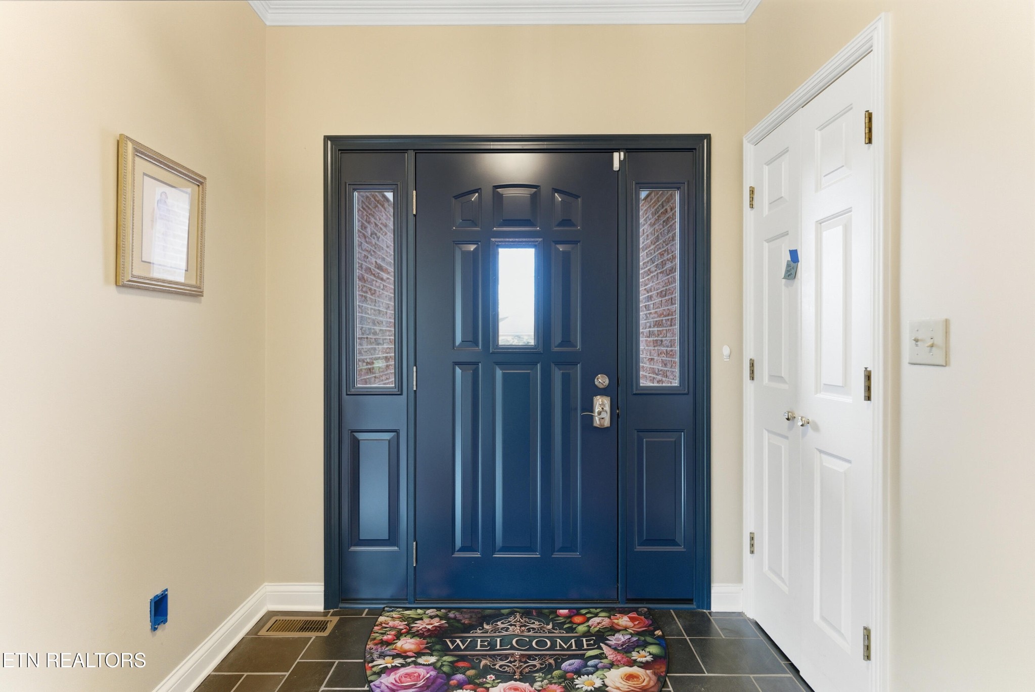 92 North Claymore Lane Oak Ridge, TN 37830 - Photo 4 of 32 a view of a hallway with wooden floor and a bathroom