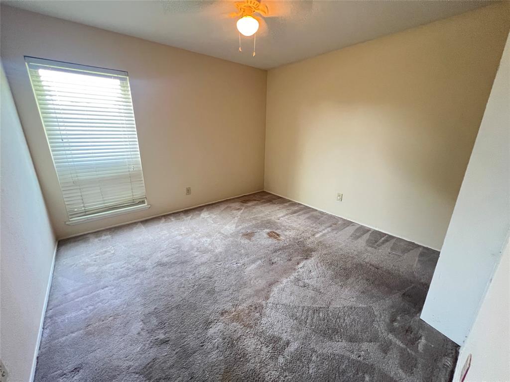 2107 Victoria Road Carrollton, TX 75007 - Photo 18 of 39